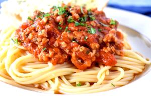 1 serving (538 g) Spaghetti with Italian Sausage & Meat Sauce