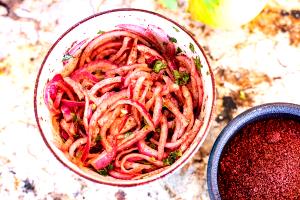 1 serving (57 g) Sumac Onions