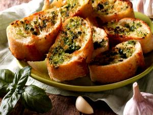 1 serving (6 oz) Garlic Bread