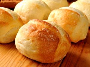 1 serving (64 g) Dinner Rolls