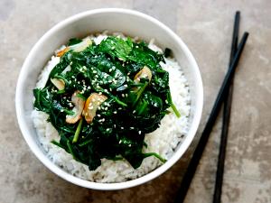 1 serving (7 oz) Gluten Free Spinach Stir-Fried with Garlic (Small)