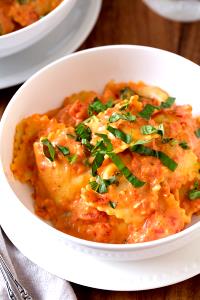 1 serving (7.9 oz) Sundried Tomato Ravioli in Creamy Tomato Basil Sauce (1200)