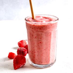 1 Serving Beriyo Straight-Up Strawberry 16 Fl Oz Yogurt Smoothie