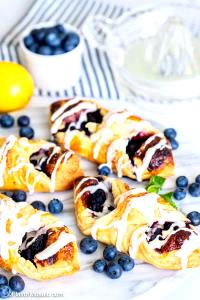 1 Serving Blueberry Sweet Cheese Pastry