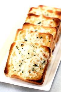 1 Serving Cheese Garlic Toast