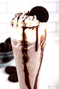 1 Serving Chocolate Yogurt With Oreo Shake - Tall, Iced