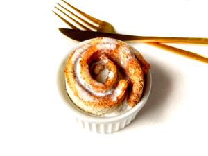 1 serving Cinnamon Roll