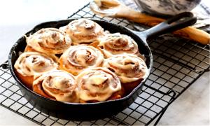 1 serving Cinnamon Skillet Rolls