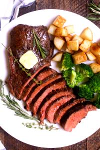 1 serving cooked (3 oz) Steakhouse Peppercorn Marinated Beef Sirloin Steak