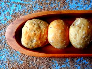 1 Serving Cracked Wheat Honey Rolls