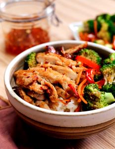 1 Serving Crispy Honey Chicken Lunch Bowl Served With Brown Rice