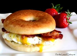 1 Serving Egg On A Bagel With Bacon Sandwich