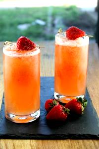 1 serving Fresh Strawberry Mango Cooler