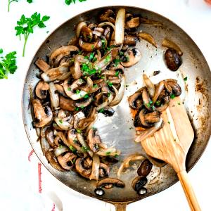 1 Serving Grilled Onions And Mushrooms