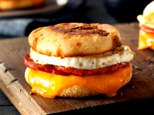 1 Serving Ham, Cheese & Egg On English Muffin