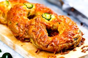 1 Serving Jalapeno Cheddar Bagel