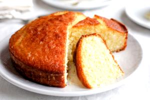 1 Serving Lemon Coconut Cake