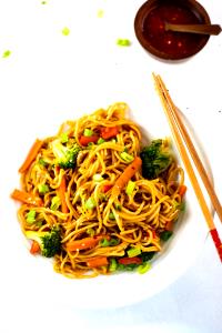 1 serving Lo Mein Noodles Vegetables & Tofu