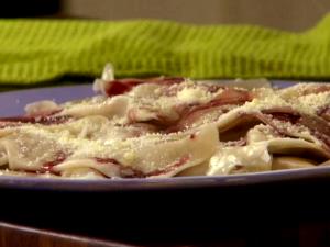 1 Serving Marsala Chicken Ravioli Pasta