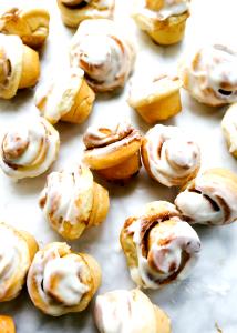 1 Serving Mini Cinnamon Rolls White Icing