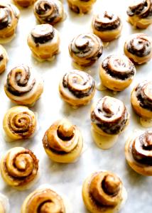 1 Serving Mini Cinnamon Rolls Without Icing