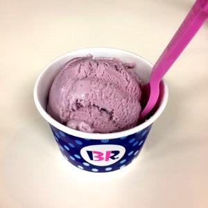 1 Serving Oregon Blackberry Ice Cream - 2.5 Oz Scoop