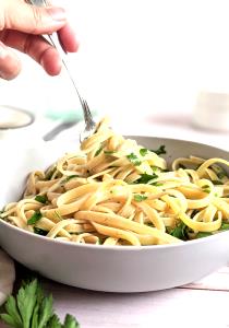 1 Serving Organic White Garlic Parsley Noodles