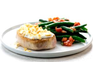 1 serving Ranch-Crusted Pork Chop with Green Beans & Tomato