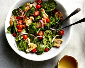 1 Serving Salad (Spinach And Chicken)