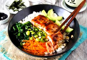 1 serving Salmon Bowl with Spicy-aki Sauce (Large)