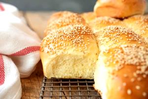 1 Serving Sesame Seed Rolls