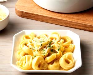 1 Serving Six Cheese Tortellini