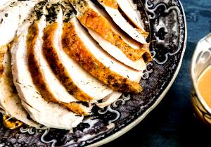 1 Serving So Easy Turkey Breast Roast İn Home Style Gravy