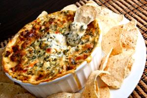 1 Serving Spinach And Artichoke Dip, With Crab