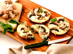 1 Serving Spinach & Mushroom Pizza Bagel