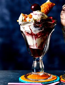 1 Serving Sundae, Cherry - Large