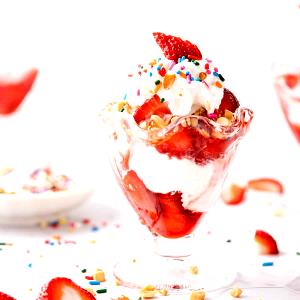 1 Serving Sundae (Strawberry)