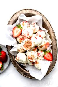 1 Serving White Chocolate Strawberry 31 Below - Large