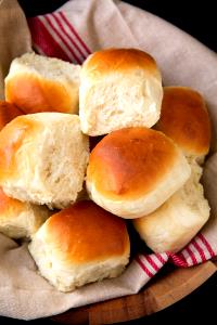 1 Serving White Yeast Rolls