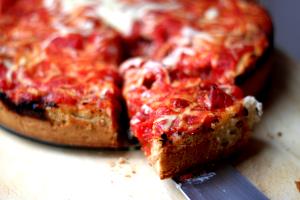 1 slice (110 g) Authentic Deep Dish Pizza - Sausage & Pepperoni