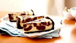 1 slice (120 g) Chocolate Marble Cheesecake