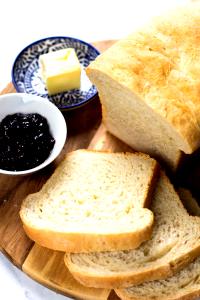 1 slice (26 g) White and Sliced For Sandwiches Bread