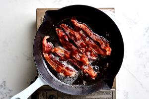 1 Slice Cooked Bacon (Cured, Broiled, Pan-Fried or Roasted, Cooked)