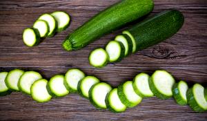 1 Slice Zucchini W/Skin, Raw