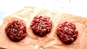 1 Small Patty (3.33 Oz, Raw, 5 Patties Per Lb) (yield After Cooking) Ground Meat