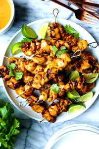 1 tray (241 g) Chicken with Peanut Sauce