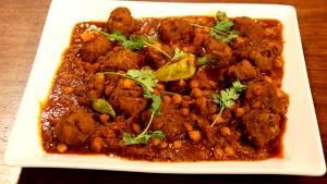 1 tray (283 g) Kofta Curry with Channa Masala & Spinach Basmati Pilaf