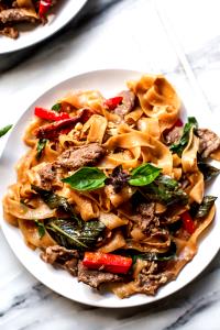 1 tray (283 g) Thai Basil Noodles with Beef