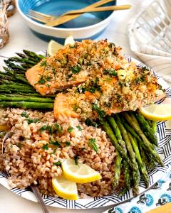 1 tray (326 g) Seafood Stuffed Salmon with Asparagus