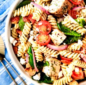 1 tray (394 g) Rustic Chicken Pasta Salad